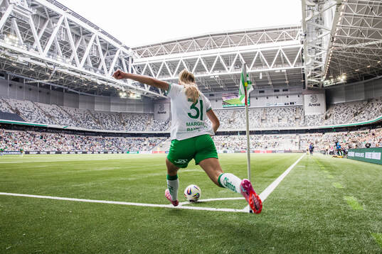 Hammarbys Smilla Holmberg med en hörna