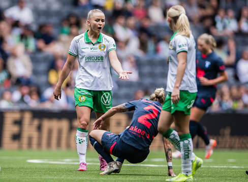 Hammarbys Anna Jøsendal reagerar mot Malmö FFs Nathalie