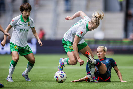 Hammarbys Asato Miyagawa och Julie Blakstad