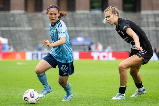 Djurgårdens Urara Watanabe och Alingsås Emmaliina Tulkki