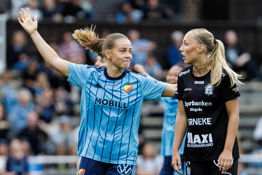 Djurgårdens Elsa Pelgander jublar
