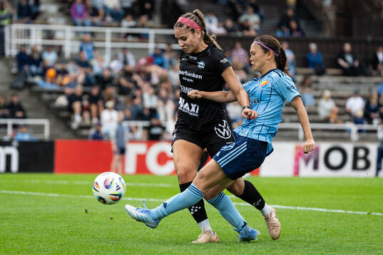 Alingsås Moa Öhman och Djurgårdens Urara Watanabe