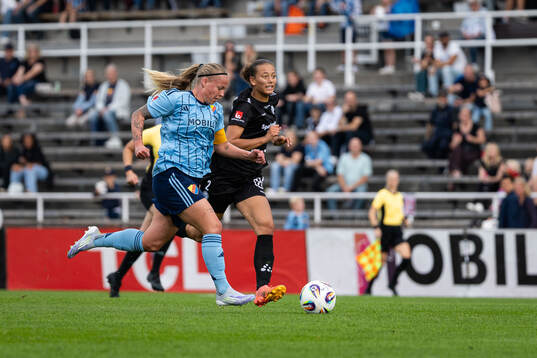 Djurgårdens Therese Åsland och Alingsås Malva Larsson