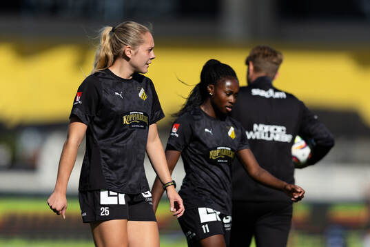 Häckens Alice Bergström och Monica Jusu Bah
