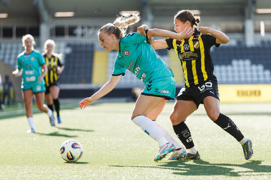 Kristianstads Gudny Árnadottir och Häckens Tabby Tindell