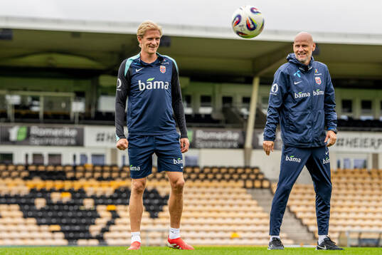 Morten Thorsby and Ståle Solbakken, head coach of the