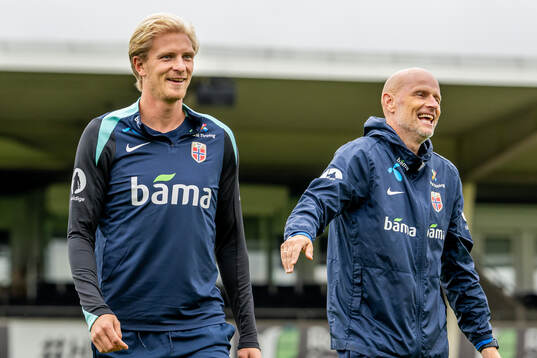 Morten Thorsby and Ståle Solbakken, head coach of the