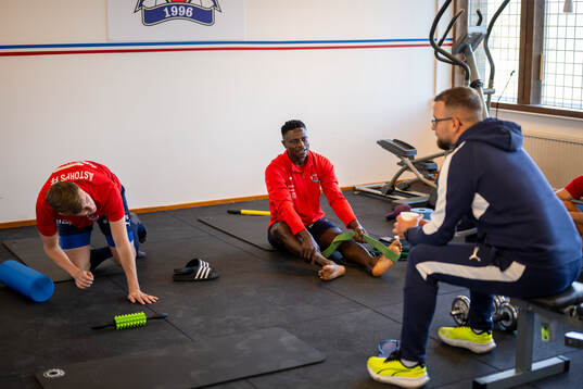 Åstorps FFs spelare stretchar