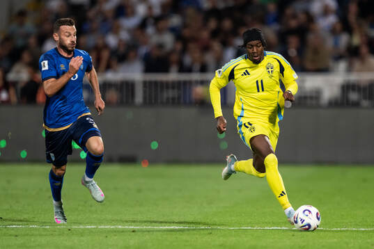 Fidan Aliti of Kosovo and Anthony Elanga of Sweden