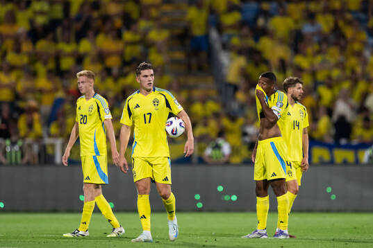 Hugo Larsson, Viktor Gyökeres, Isak Hien and Anton