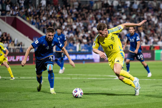 Ilir Krasniqi of Kosovo and Viktor Gyökeres of Sweden
