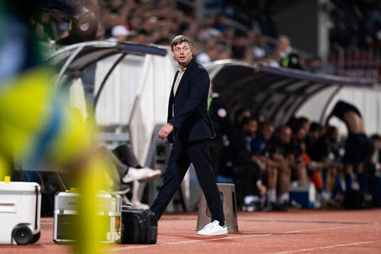 Head coach Jon Dahl Tomasson of Sweden