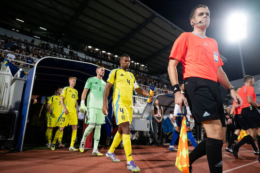 Gabriel Gudmundsson, Hugo Larsson, goalkeeper Robin Olsen