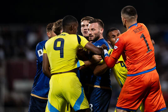 Alexander Isak and Isak Hien of Sweden against goalkeeper