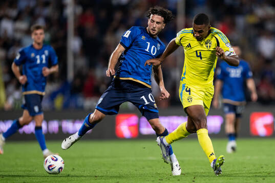 Leon Avdullahu of Kosovo and Isak Hien of Sweden