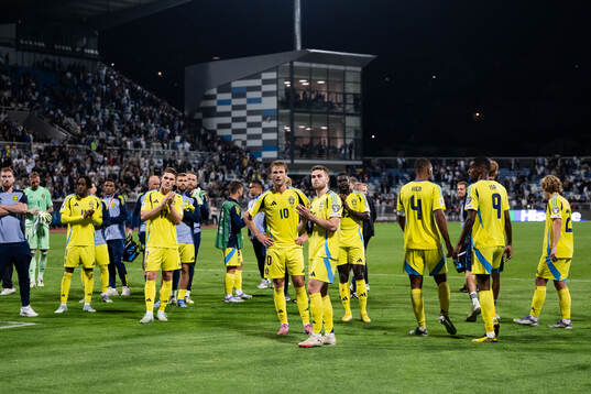 Players of Sweden look dejected