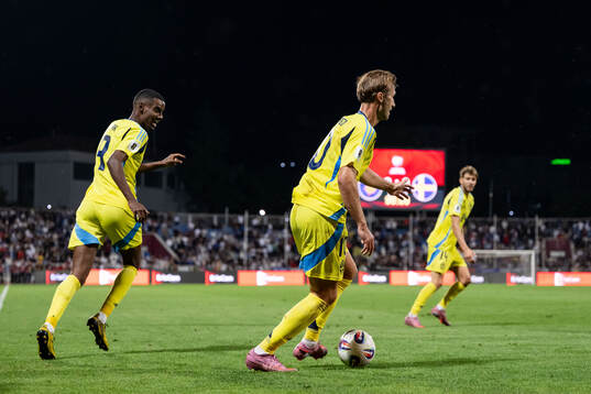 Alexander Isak and Benjamin Nygren of Sweden