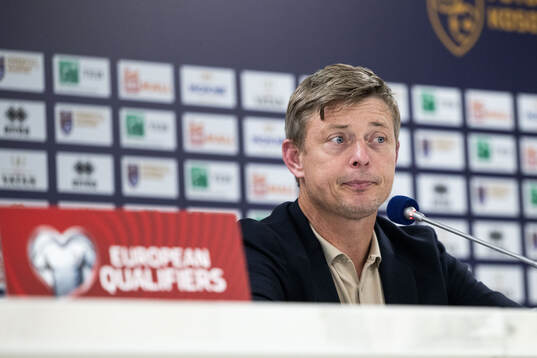 Head coach Jon Dahl Tomasson of Sweden