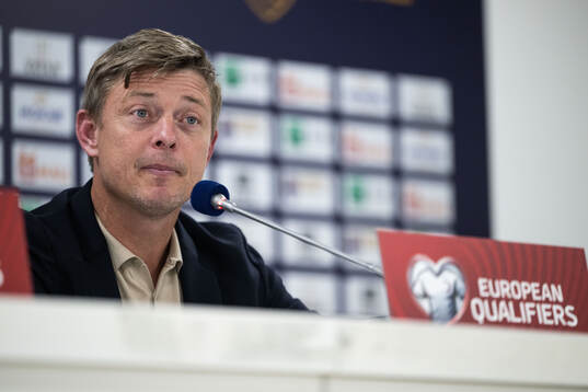 Head coach Jon Dahl Tomasson of Sweden