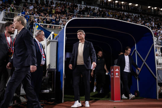 Head coach Jon Dahl Tomasson of Sweden