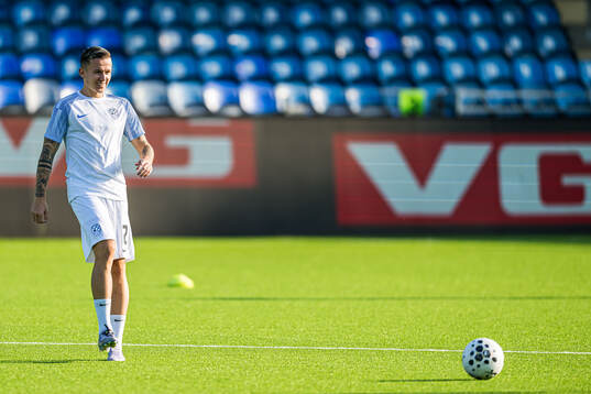 Mitja Ilenič of Slovenia warms up