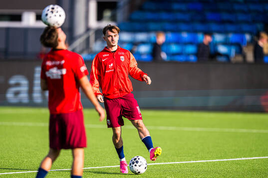 Marius Sivertsen Broholm of Norway warms up