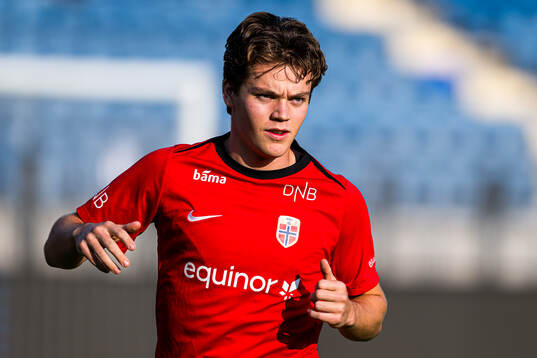 Sverre Halseth Nypan of Norway warms up