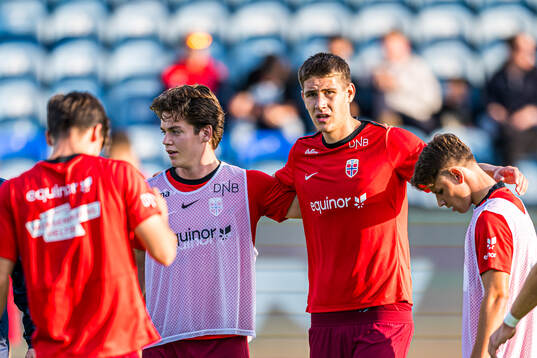 Sverre Halseth Nypan and Eivind Helland of Norway warms up