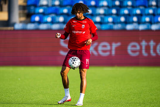 Alwande Roaldsøy of Norway warms up