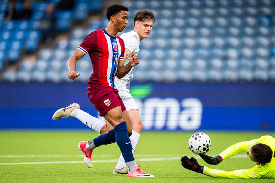 Daniel Bassi of Norway missing a chance to score