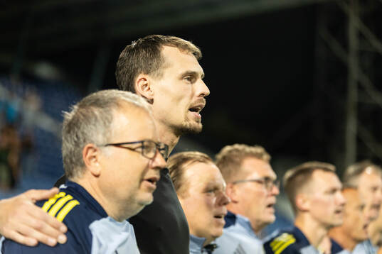 Head coach Daniel Bäckström of Sweden