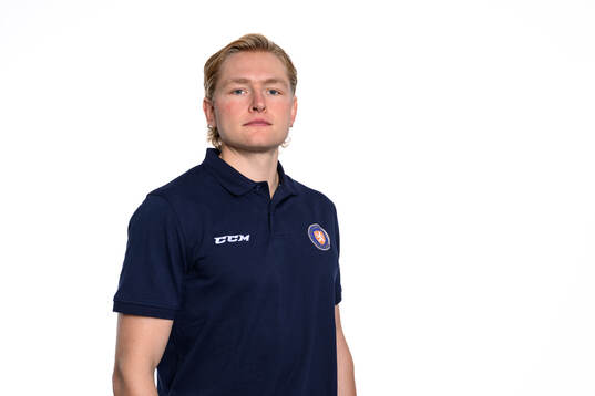 Växjö Lakers målvakt Ludvig Persson posersr för ett