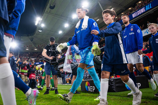 Goalkeeper Ørjan Nyland of Norway enters the pitch