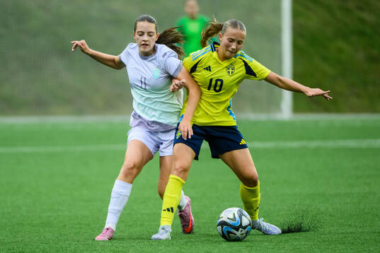 Norges Maia Melgård och Sveriges Fanny Peterson