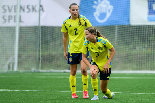 Sveriges Ebba Hertzell och Edit Rautio