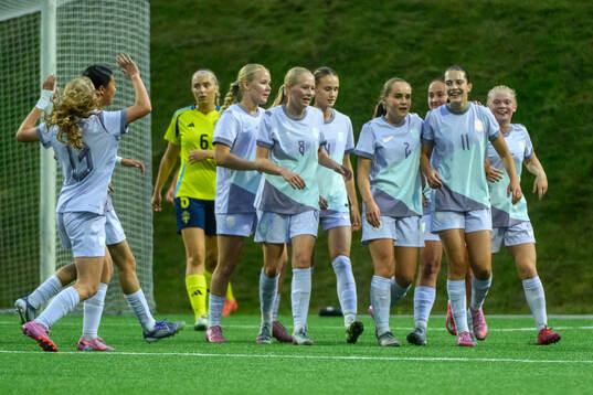 Norges Maia Melgård jublar med lagkamrater