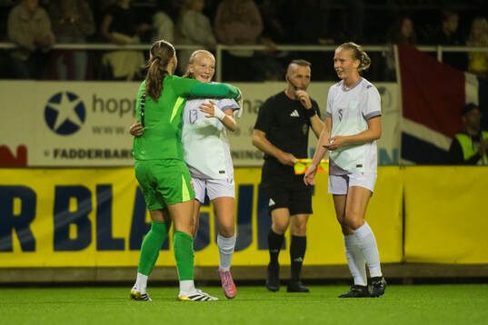 Norges målvakt Erla Braathen och Marie Krogsæter