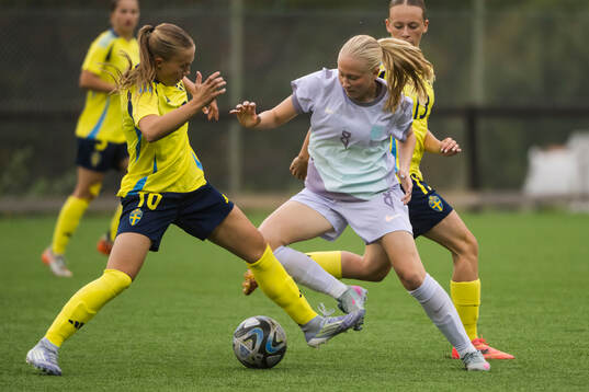 Norges Stine Ariell Klæbo-Solemdal Sveriges Fanny Peterson