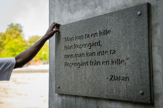 En skylt med ett citat från Zlatan Ibrahimovic vid Station