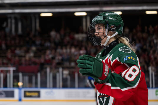 Frölundas Elisa Holopainen jublar
