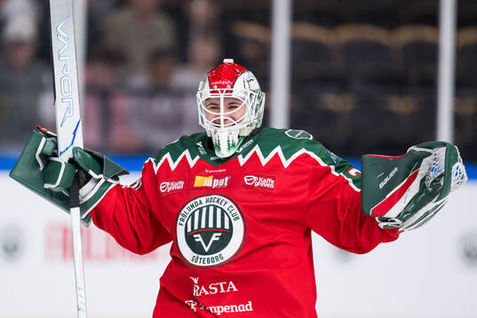 Frölundas målvakt Andrea Brändli jublar