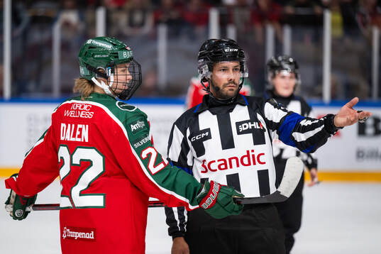 Frölundas Andrea Dalen och domare Fredrik Börjesson-Tysnes