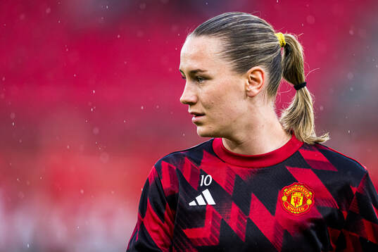 Elisabeth Terland of Manchester United warms up