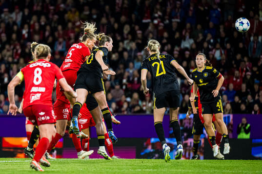 Ingrid Stenevik of Brann scores the 1-0 goal