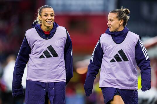 Celin Bizet Ildhusøy and Julia Zigiotti Olme of Manchester