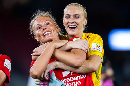 Ingrid Stenevik and Selma Panengstuen of Brann celebrates