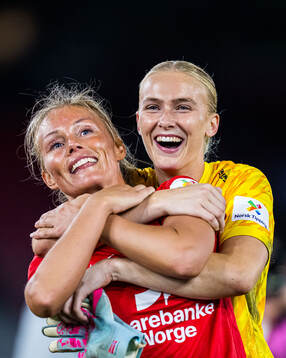 Ingrid Stenevik and Selma Panengstuen of Brann celebrates