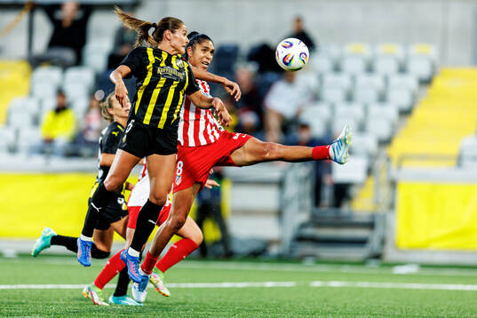 Mary Caroline Wickenheiser of Häcken and Gabriela Garcia