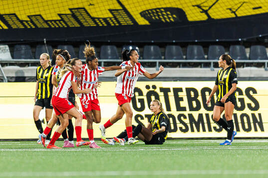 Luany of Atletico Madrid celebrates
