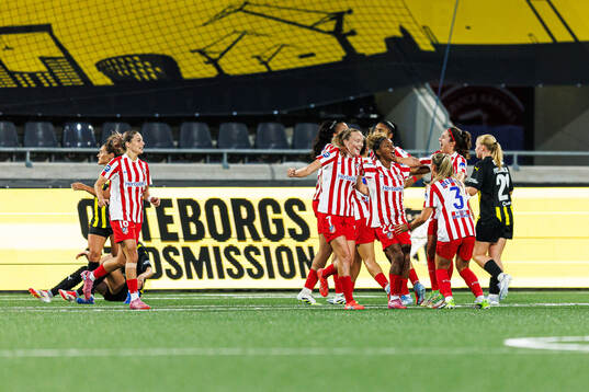 Luany of Atletico Madrid celebrates